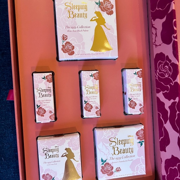 Disney Sleeping Beauty 1959 makeup & mirror collection from Besame. Sold Out! - Picture 4 of 15